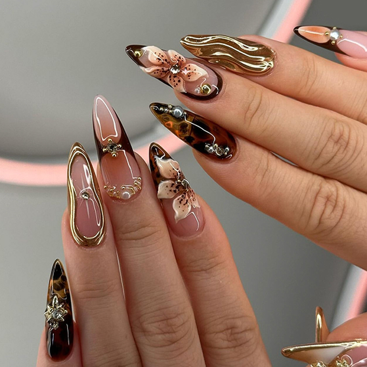 Nail Art Flower - Luxury Maillard Almond Press on Nails